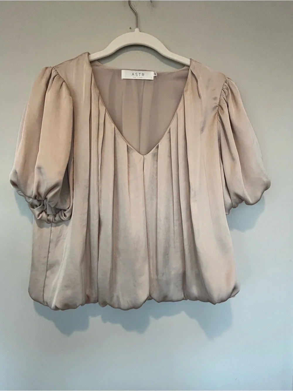Astr Blush Puff-Sleeve V-Neck Blouson Top